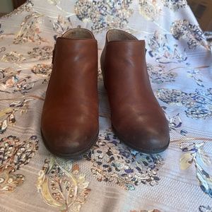 Vionic booties with side zipper